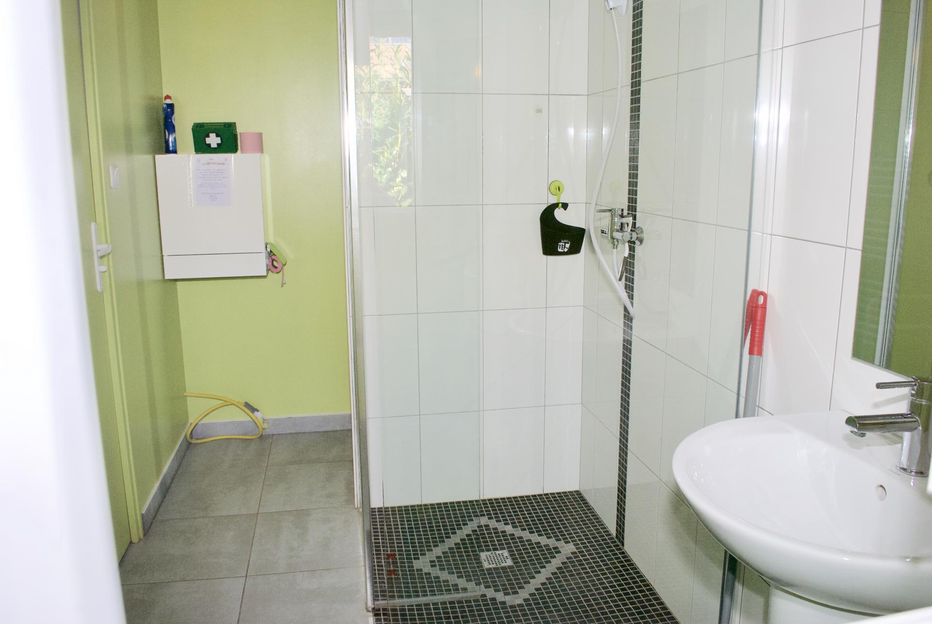 Salle de douche dans SPA
